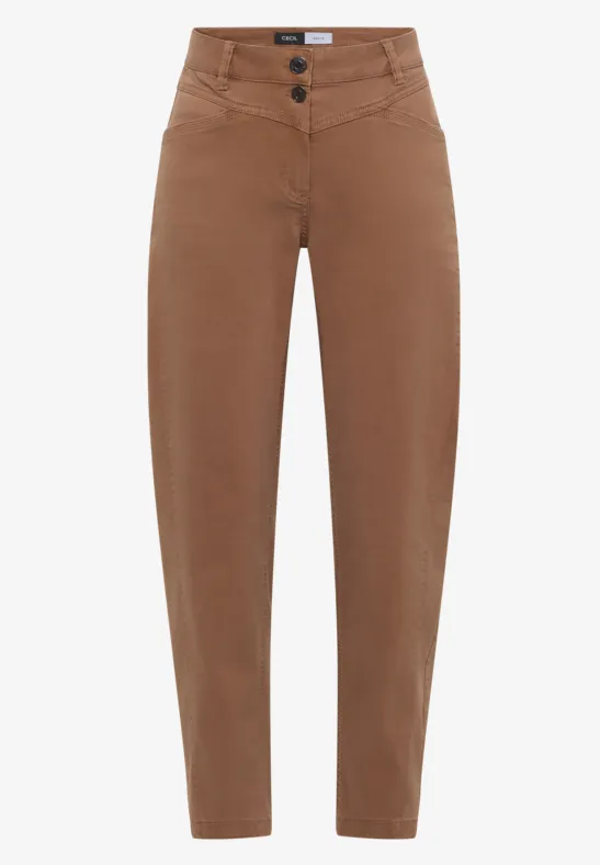 Hochgeschnittene, braune Damenhose mit zwei Knöpfen und schmal zulaufendem Bein.