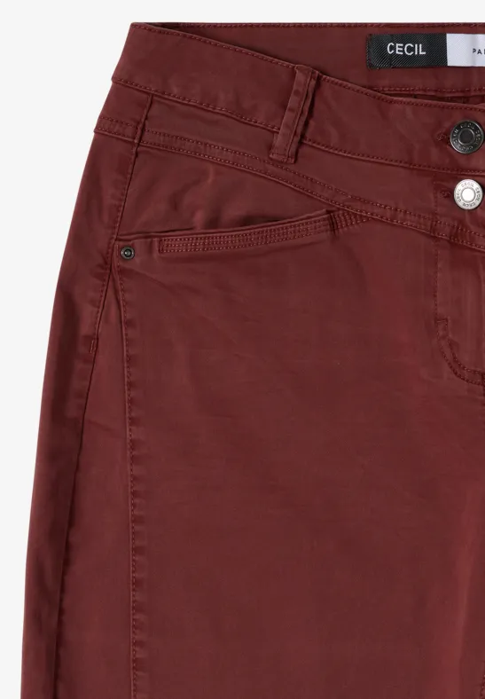 Rotes Damenjeansbein mit Gürtelschlaufen, Münztasche und CECIL-Label.