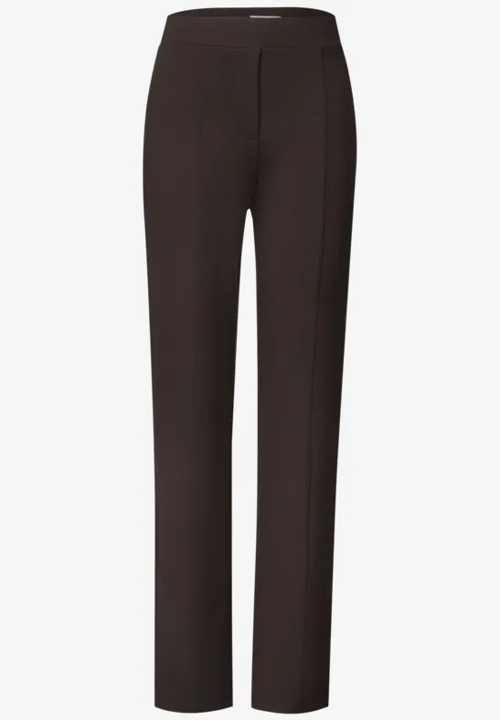 Dunkelbraune, schmale Stoffhose mit geradem Schnitt und schlichtem, eleganten Design.