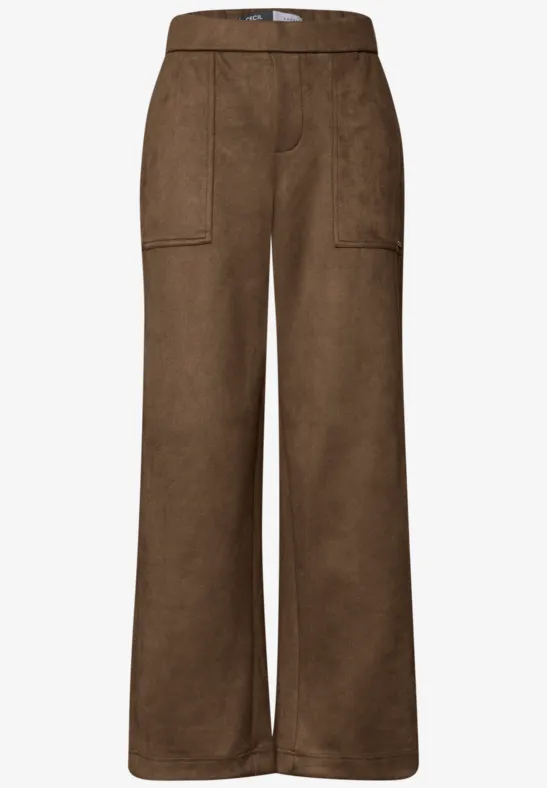 Braune, weite Damenhose mit hoher Taille und aufgesetzten Taschen, Cord-Optik.