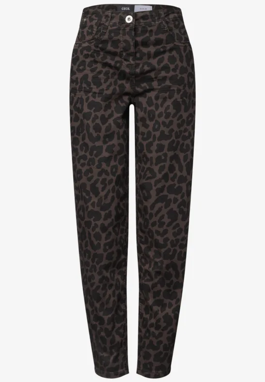 Hose mit braun-schwarzem Leopardenmuster.