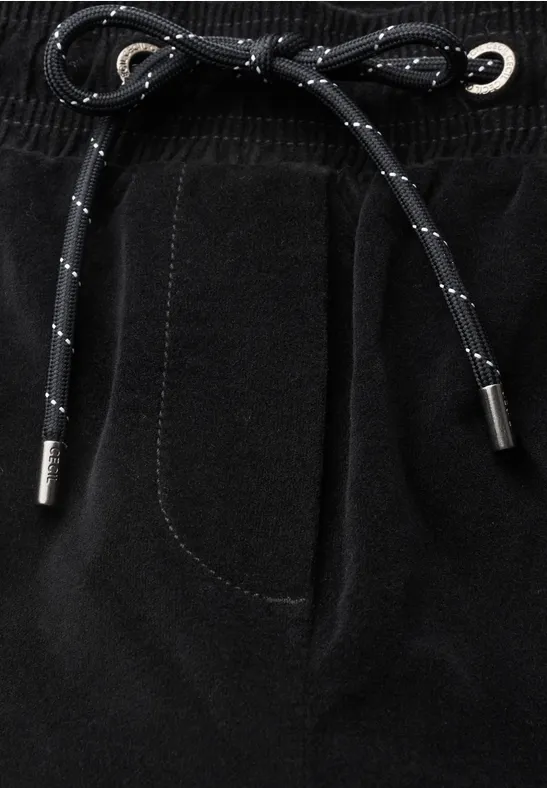 Schwarze Jogginghose aus weichem Stoff mit elastischem Bund und kontrastierendem Kordelzug