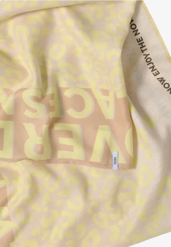 Kuscheliger Loop Schal iced yellow