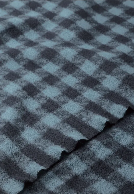 Przytulny szalik z frędzlami i wzorami dark navy blue