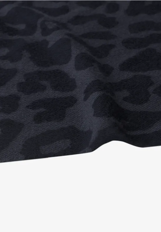 Chustka trójkątna z wzorem w lamparty dark navy blue