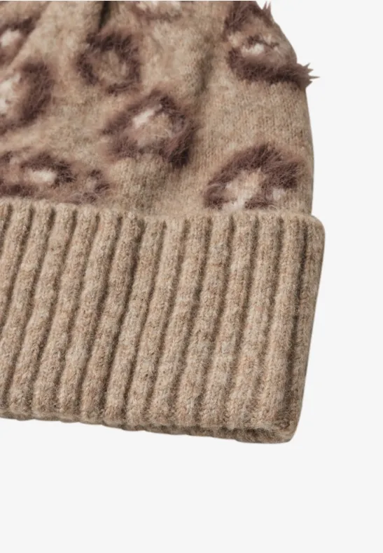 Federgarn Beanie mit Leo-Muster creamy mocha melange