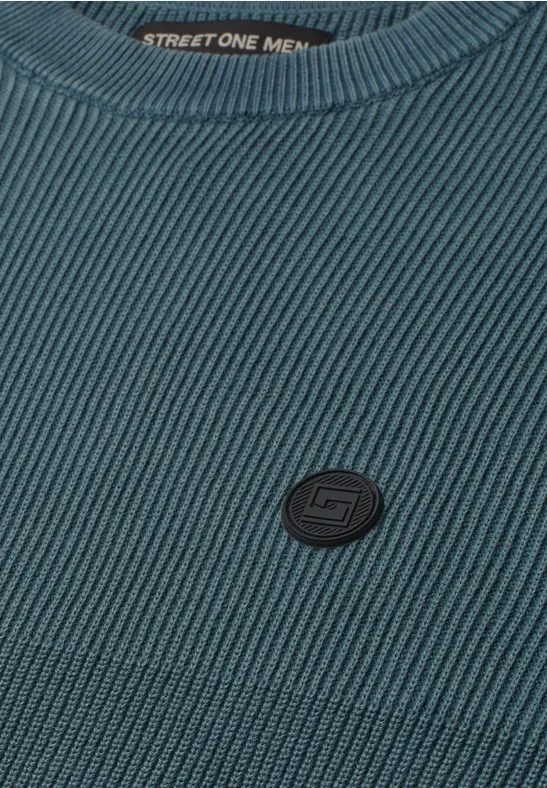 T-shirt turquoise à côtes diagonales, inscription 'STREET ONE MEN' sur le col et logo rond noir sur la poitrine.