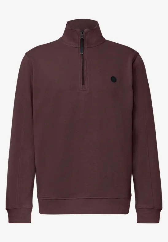 Dunkelroter Pullover mit halbem Reißverschluss und Logo auf der Brust