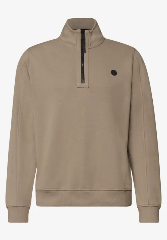 Beiger Pullover mit halbem Reißverschluss und Stehkragen.