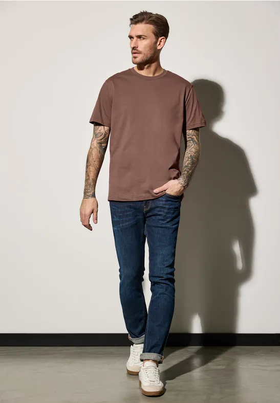 Basic T-Shirt in Unifarbe clay brown