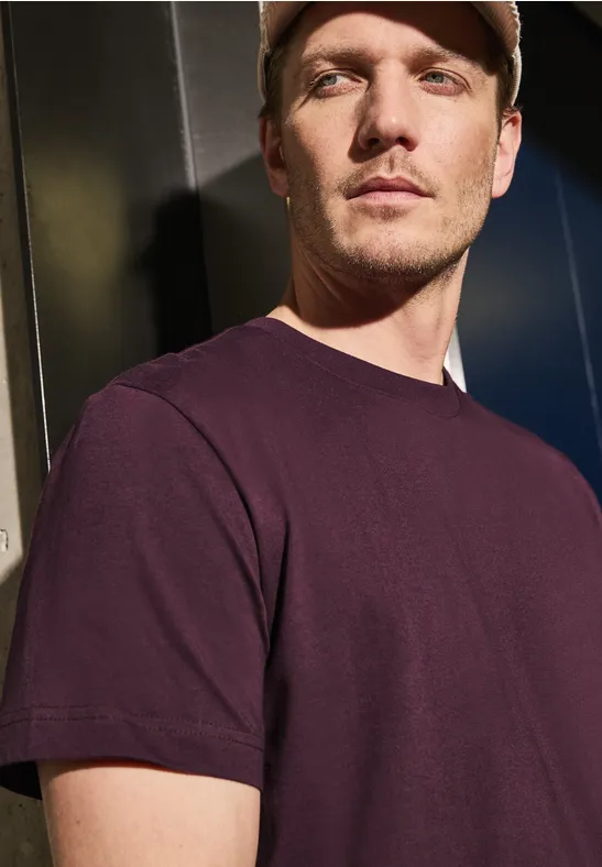 Basic T-Shirt in Unifarbe dark red