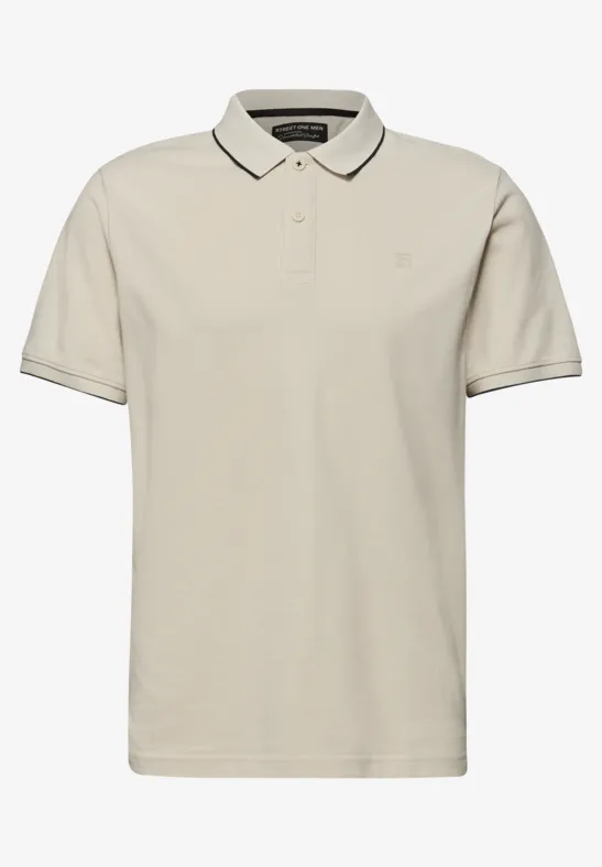 Lichtbeige polo met korte mouwen en kraag.