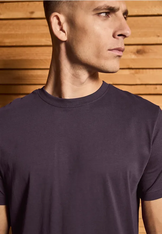 Basic T-Shirt in Unifarbe bordeaux red