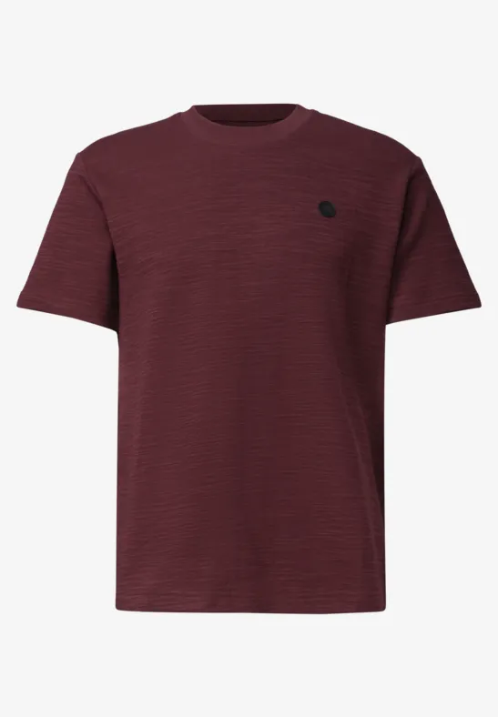 Donkerrode T-shirt met korte mouwen, ronde hals en subtiel logo op de borst