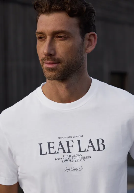 T-Shirt mit Rundhals und Chestprint bright white