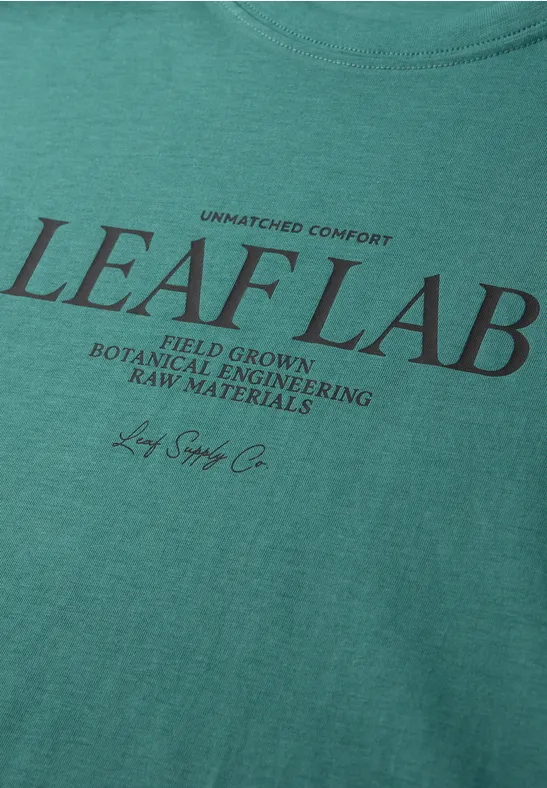 T-Shirt mit Rundhals und Chestprint caribbean green