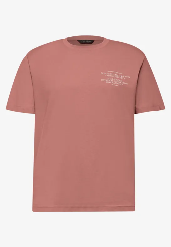 Ein schlichtes rosafarbenes T-Shirt mit kleinem weißen Print auf der Brust.