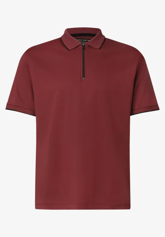 Bordeauxrotes Poloshirt mit kurzem Reißverschluss und kurzen Ärmeln.