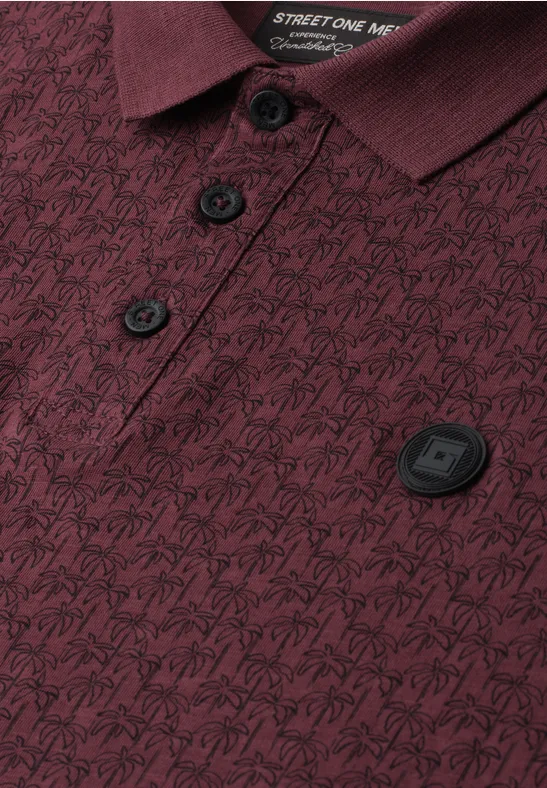 Bordeauxrotes Poloshirt mit dezentem Allovermuster und schwarzem, quadratischem Logo-Emblem