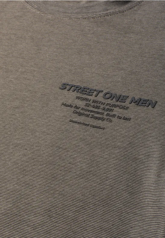 Grijs shirt met subtiele 'STREET ONE MEN'-opdruk op de borst.