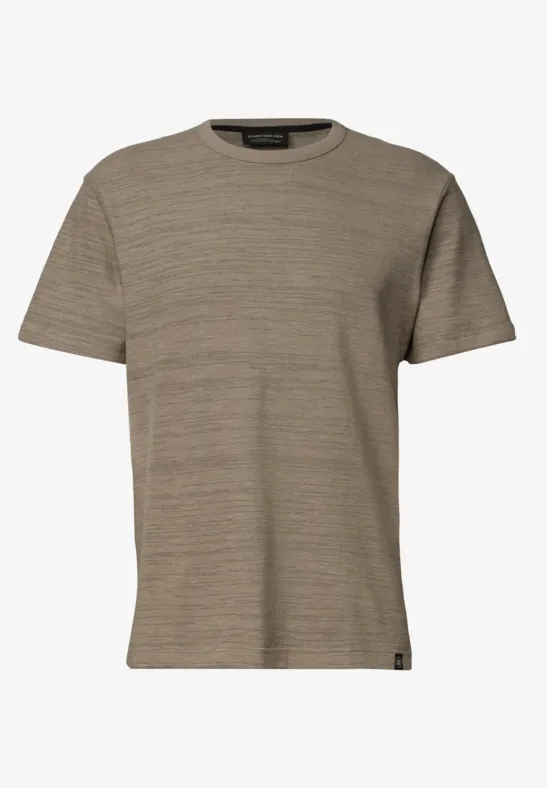 Ein schlichtes khakifarbenes T-Shirt aus Baumwolle mit kurzem Arm und Rundhalsausschnitt.