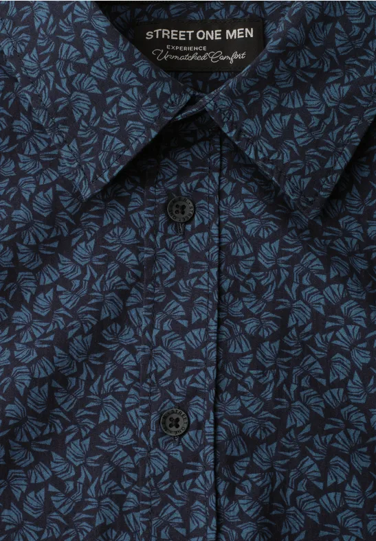 Dunkelblaues Hemd mit blauem Blattmuster und Knopfleiste.