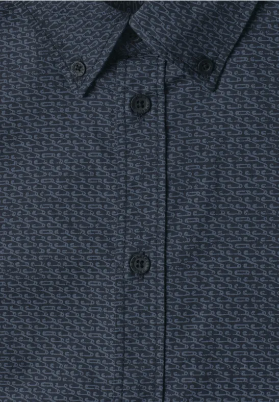 Dunkelblaues Poloshirt mit feinem, dezentem Strukturmuster.