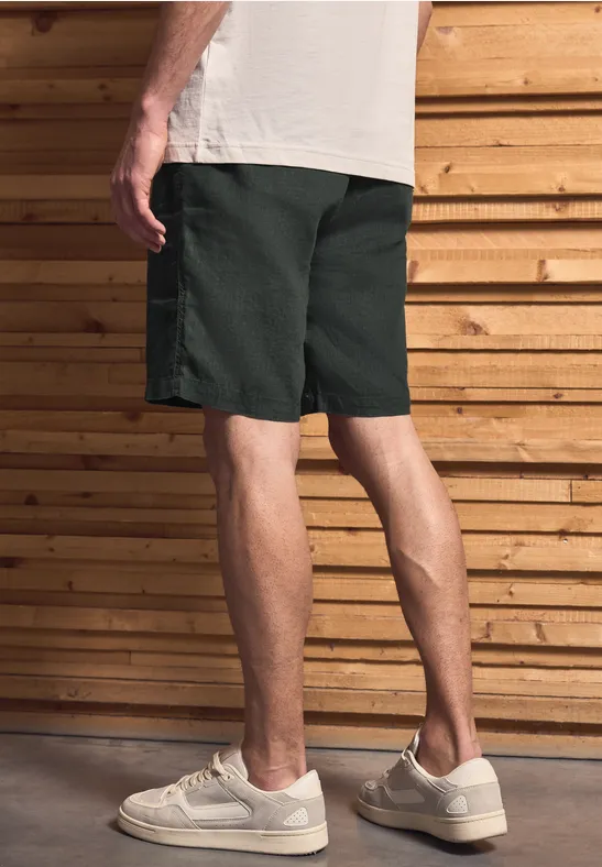 Relaxed Fit linnen shorts pine green