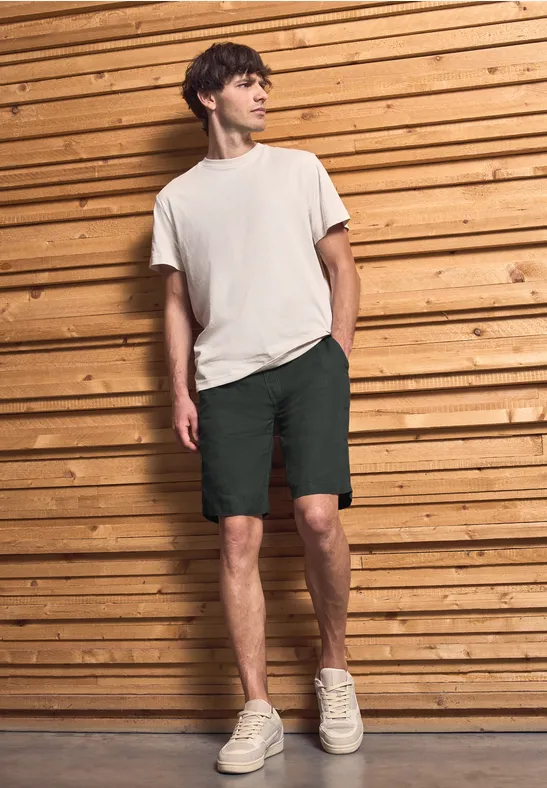 Relaxed Fit linnen shorts pine green