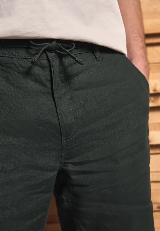 Relaxed Fit linnen shorts pine green