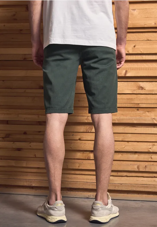 Struktur Chino mit Gürtel pine green