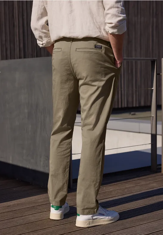 Straight Leg Chino in leichter Qualität warm sand