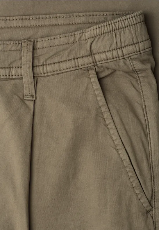 Straight Leg Chino in leichter Qualität warm sand