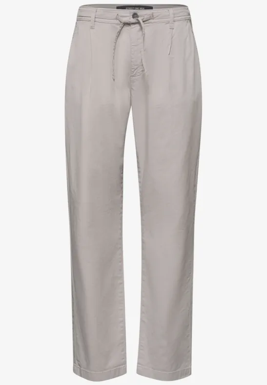 Pantalon décontracté clair en tissu léger, taille haute avec ceinture à nouer et coupe ample.