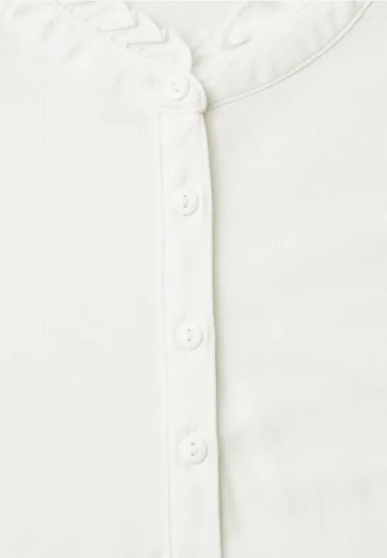 Weiße Bluse mit Rüschenkragen und Knopfleiste
