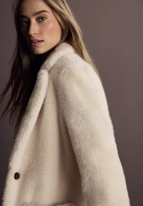 Fake Fur Mantel pastel sand