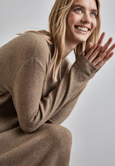 Langes Strickkleid rich mocha mel.