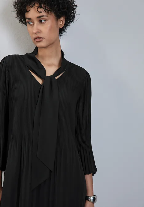 Plissée-Kleid mit Schleife Black