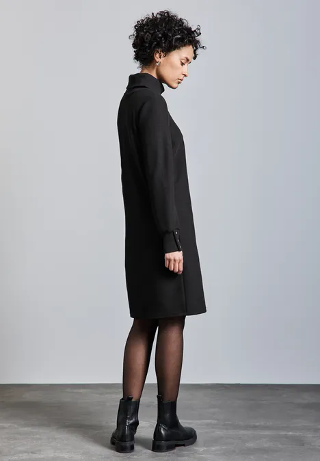 Kleid mit Turtleneck Black