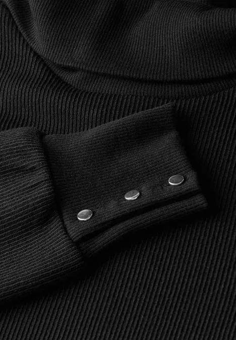 Kleid mit Turtleneck Black