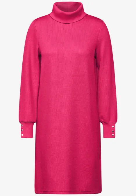 Kleid mit Turtleneck power berry