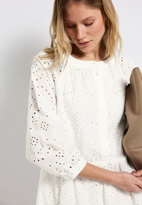 Kleid mit Lochstickerei off white