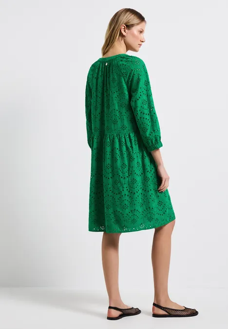 Kleid mit Lochstickerei glowing green