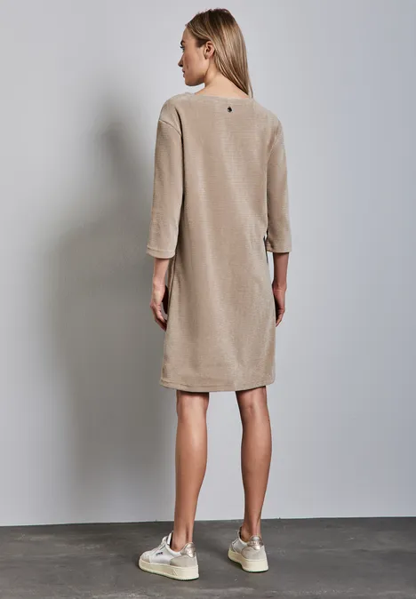 Kuscheliges Kleid honey sand