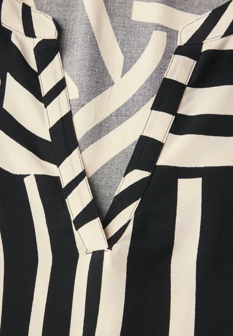 Kleid mit Volants Black