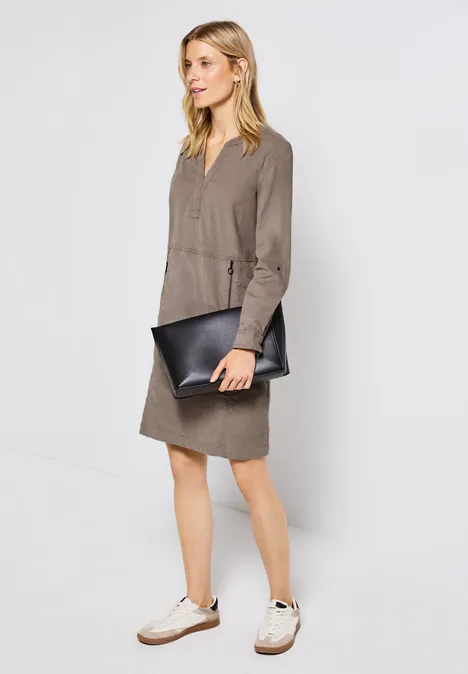 Robe en velours côtelé avec col fendu bark brown