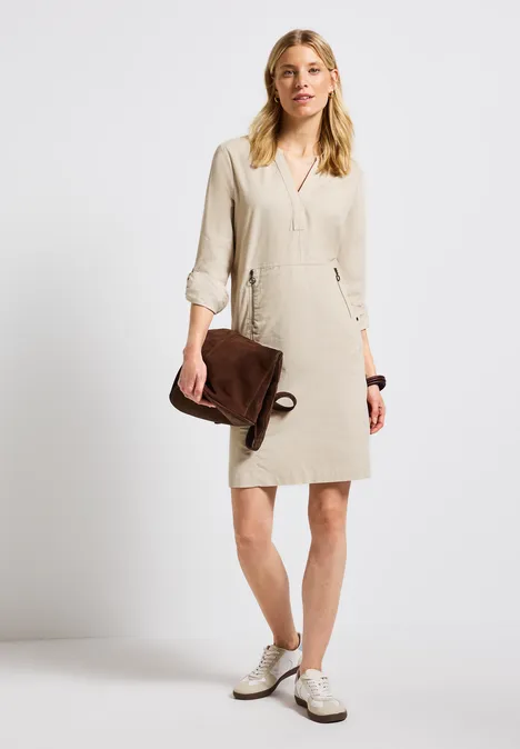 Robe en velours côtelé avec col fendu malted beige