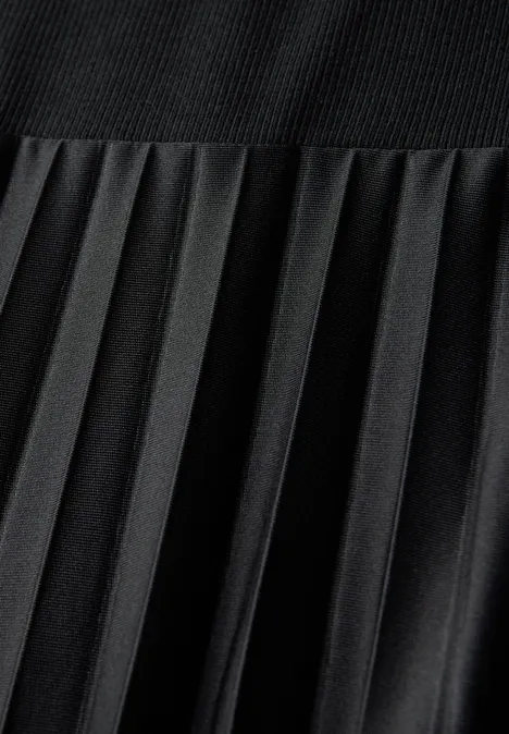 Kleid mit Plissée-Rock Black