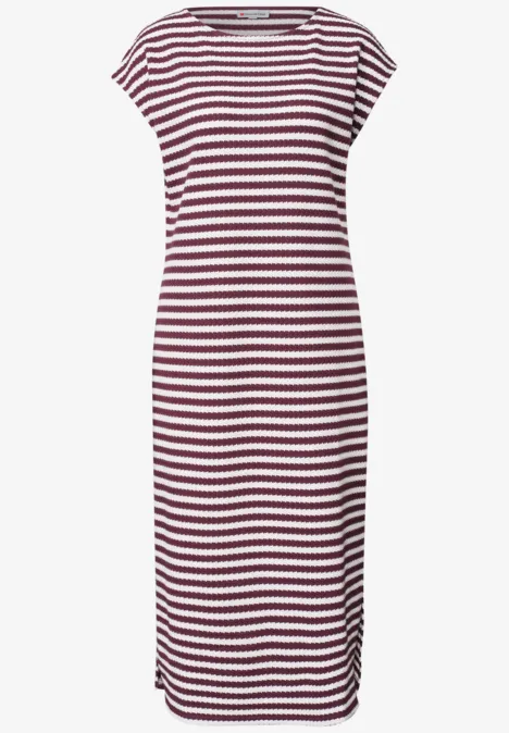 Ärmelloses, knielanges Kleid mit roten und weißen Querstreifen, legerem Schnitt und gerader Silhouette.