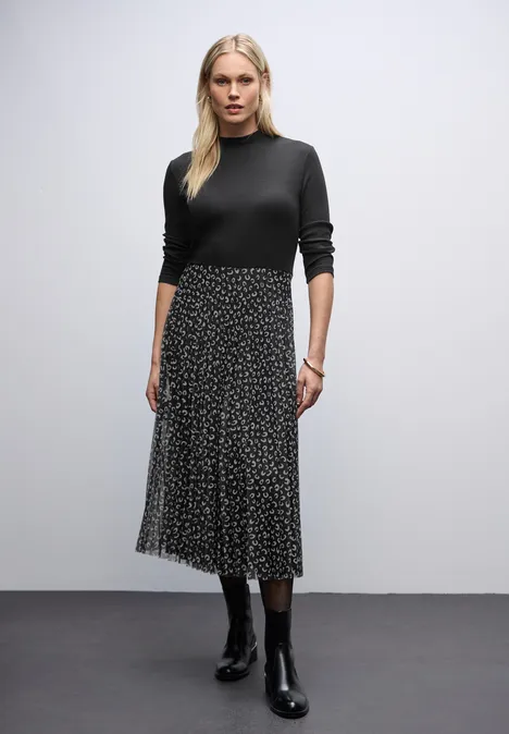 Robe avec jupe plissée Black